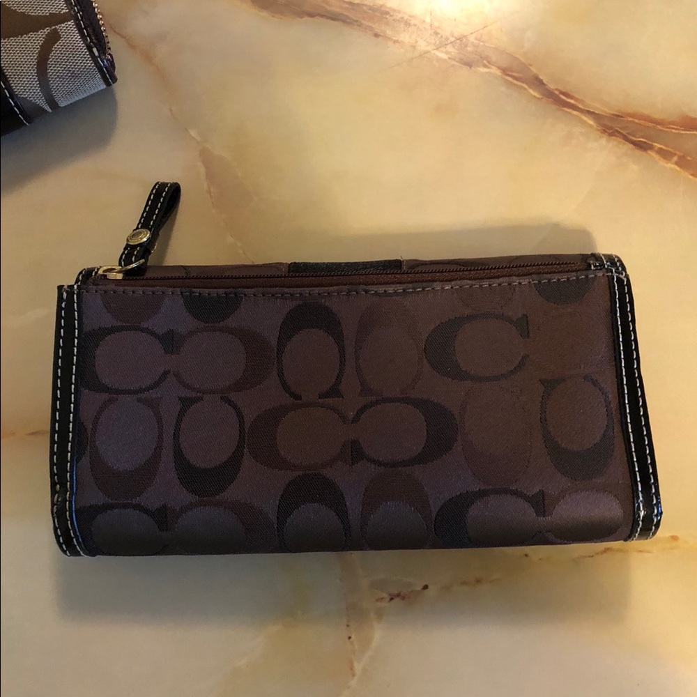 Coach! - Picture 2 of 3